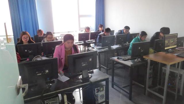 泉州电脑学校老师教你如何快速学会电脑基础技能